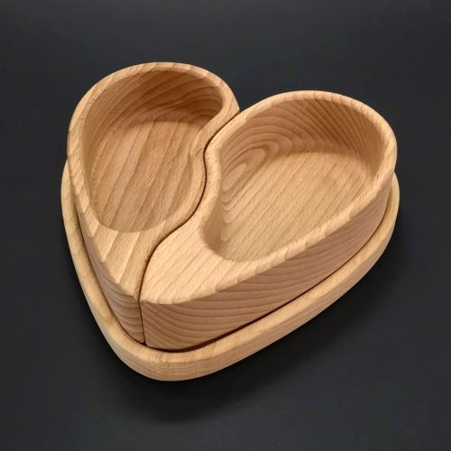 Miska AMADEA Dřevěná miska ve tvaru půleného srdce s podnosem ve tvaru srdce, masivní dřevo, 19,6x18,6x2 c