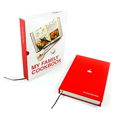 Kniha rodinných receptů My Family Cookbook, červená