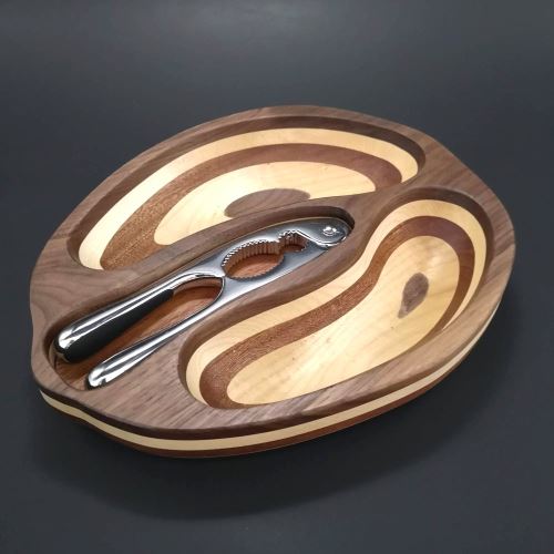 Miska AMADEA Dřevěná miska ve tvaru ořechu s louskáčkem, masivní dřevo, 2 druhy dřevin, 28x23x4,5 cm