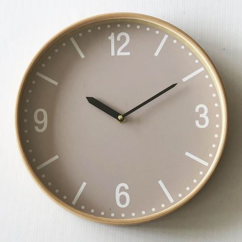 Nástěnné hodiny Nástěnné hodiny dřevěné, průměr 32 cm