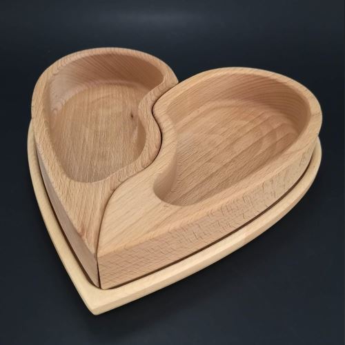 Miska AMADEA Dřevěná miska ve tvaru půleného srdce s podnosem, masivní dřevo, 27x27x5 cm