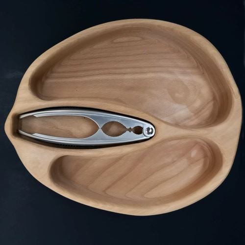 Miska AMADEA Dřevěná miska ve tvaru ořechu s louškáčkem, masivní dřevo, rozměr 28x23x4,5 cm